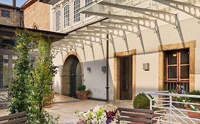 Palacio de Aviles by Melia